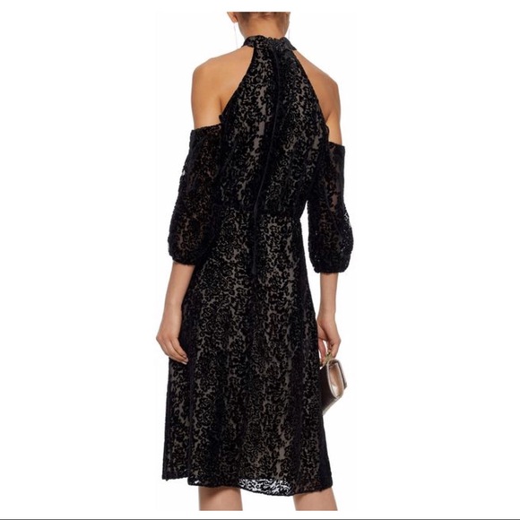 ALICE + OLIVIA COLD-SHOULDER VELVET MIDI DRESS - Picture 6 of 8